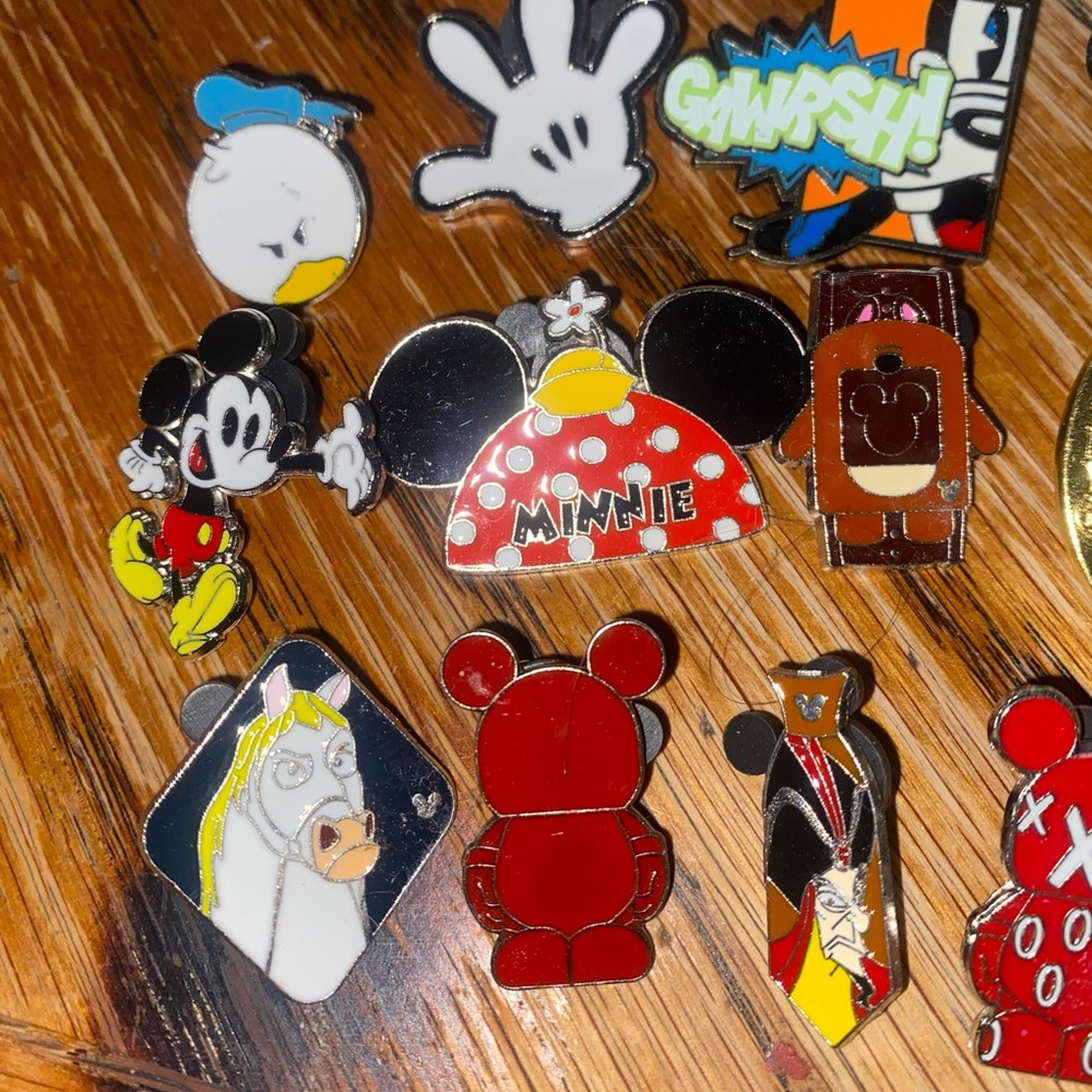 Disney Colorful Character Pin Collection - Picture 2 of 5